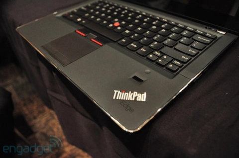 Ảnh thực tế thinkpad edge e220s - 6