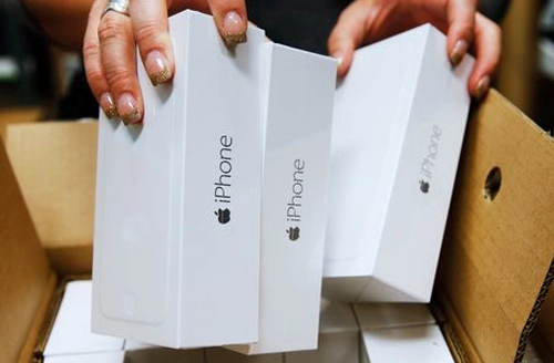 Apple lập kỷ lục bán 34000 chiếc iphone mỗi giờ - 1