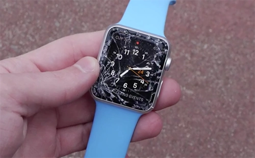 Apple watch sport vỡ nát mặt kính khi bị thả rơi - 1