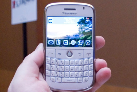 Blackberry bold màu trắng - 2