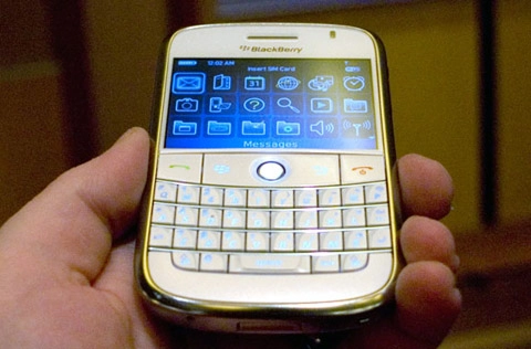 Blackberry bold màu trắng - 3