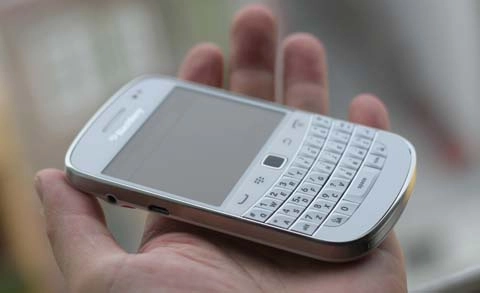 Blackberry cao cấp nhất bản màu trắng tại việt nam - 4