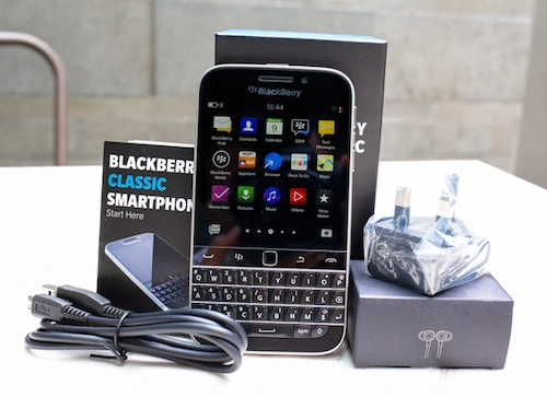 Blackberry classic có giá chính hãng 105 triệu đồng - 1