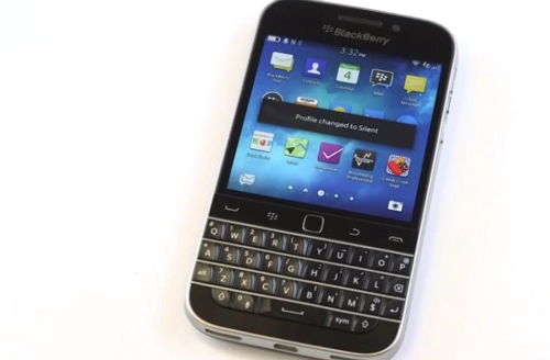Blackberry classic quay về bàn phím cứng truyền thống - 1