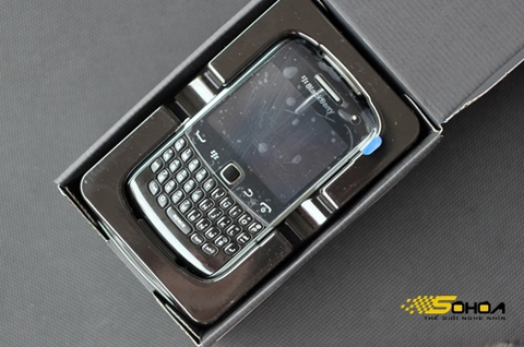 Blackberry curve mỏng nhất về vn - 2