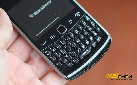 Blackberry curve mỏng nhất về vn - 4