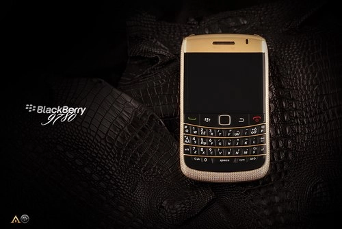 Blackberry đính 1101 viên kim cương da cá sấu gần 1 tỷ đồng - 1