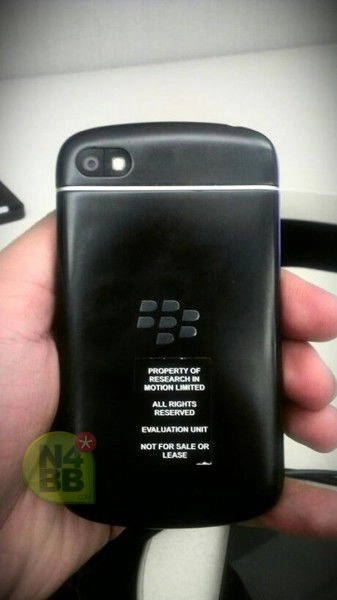 Blackberry x10 bàn phím qwerty lộ thêm ảnh thực tế - 3