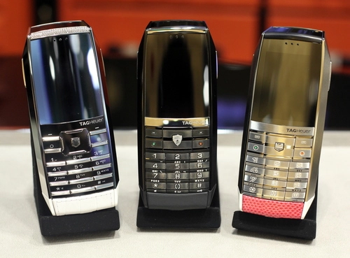 Bộ ba điện thoại độc giá trăm triệu đồng của tag heuer - 2
