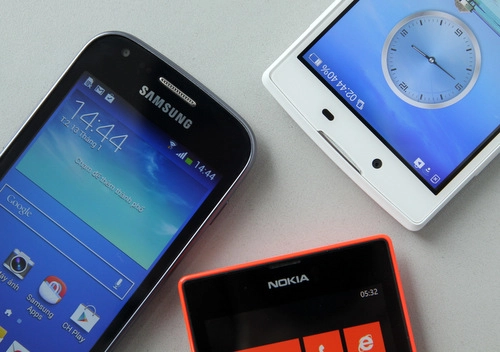 Bộ ba smartphone phổ thông giá hấp dẫn so găng - 11