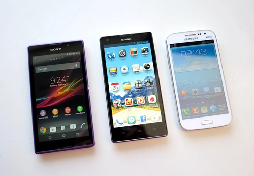 Bộ ba smartphone tầm trung màn hình lớn hai sim đọ dáng - 1