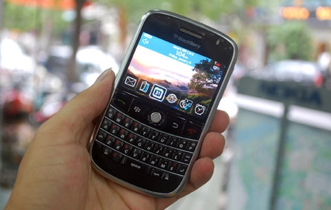 Cận cảnh blackberry bold của viettel - 1