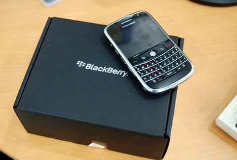 Cận cảnh blackberry bold của viettel - 2