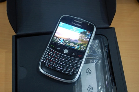 Cận cảnh blackberry bold của viettel - 3