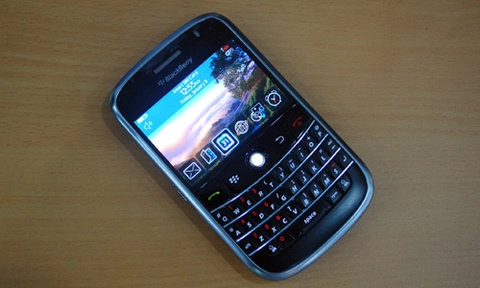 Cận cảnh blackberry bold của viettel - 4