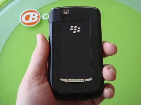 Cận cảnh blackberry niagara 9630 - 2