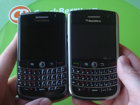 Cận cảnh blackberry onyx - 16