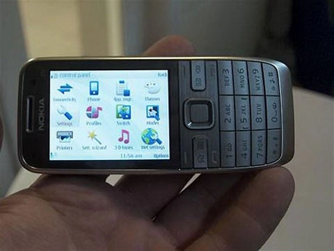 Cận cảnh nokia e52 - 14