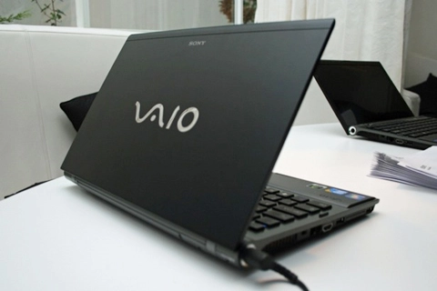 Cận cảnh sony vaio z sử dụng ổ ssd - 7