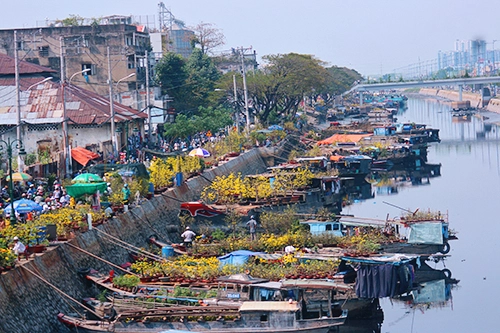 Chợ hoa trên sông giữa lòng sài gòn - 1