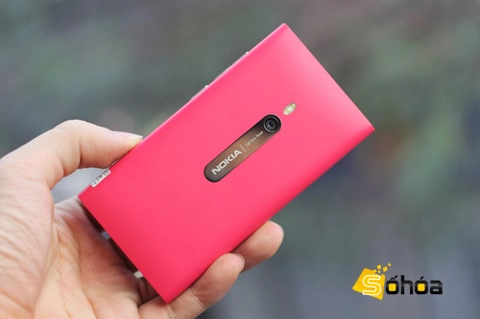 đập hộp lumia 800 màu hồng ở vn - 4