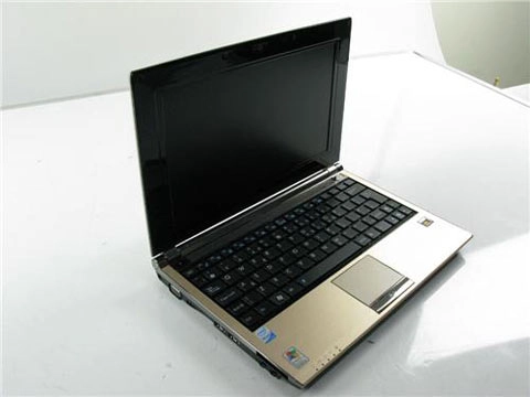 đập hộp netbook ổ quang đầu tiên - 11