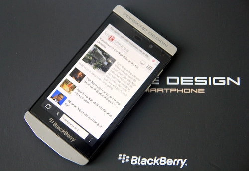 Đập hộp smartphone cảm ứng hạng sang của blackberry ở vn - 2