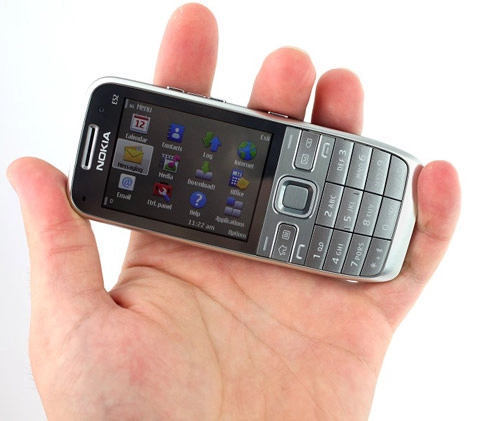 đập hộp smartphone siêu mỏng nokia e52 - 4