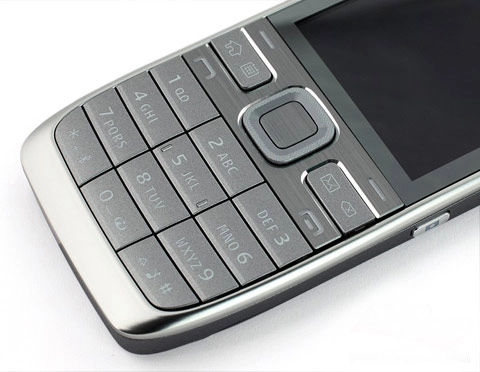 đập hộp smartphone siêu mỏng nokia e52 - 10