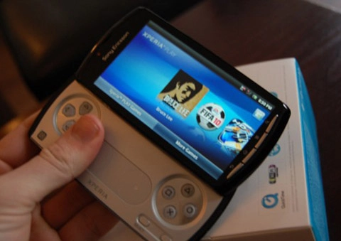 đập hộp sony ericsson xperia play - 7