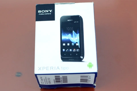 đập hộp sony xperia tipo tại vn - 2