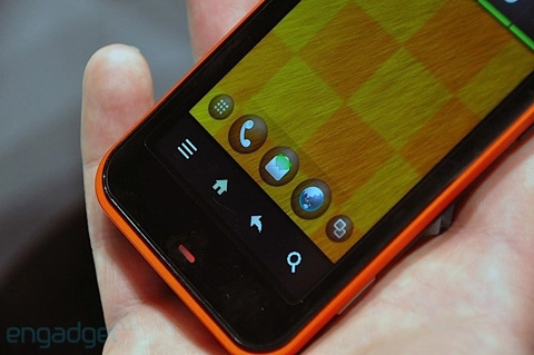 Di động android nhật với màn hình như iphone 4 - 6