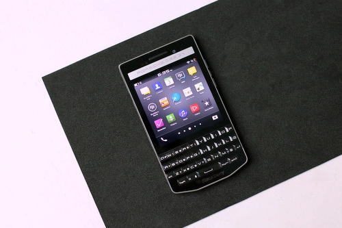 Điện thoại blackberry giá tới 66 triệu đồng xuất hiện tại vn - 1