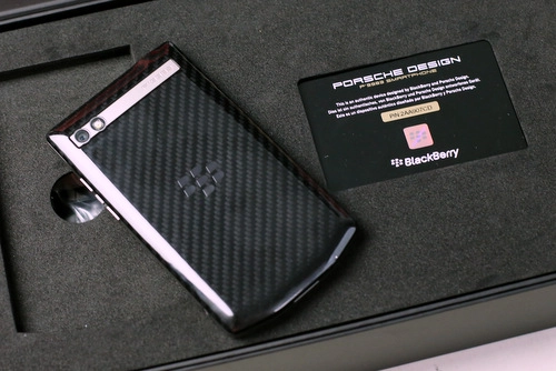 Điện thoại blackberry giá tới 66 triệu đồng xuất hiện tại vn - 2