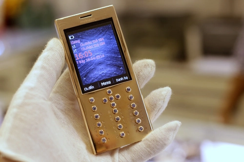 Điện thoại đúc bằng vàng giá hơn 200 triệu đồng ở vn - 1