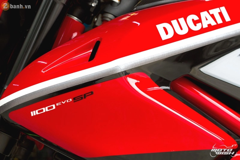 Ducati hypermotard 1100 evo sp với bản độ đầy sang chảnh - 4