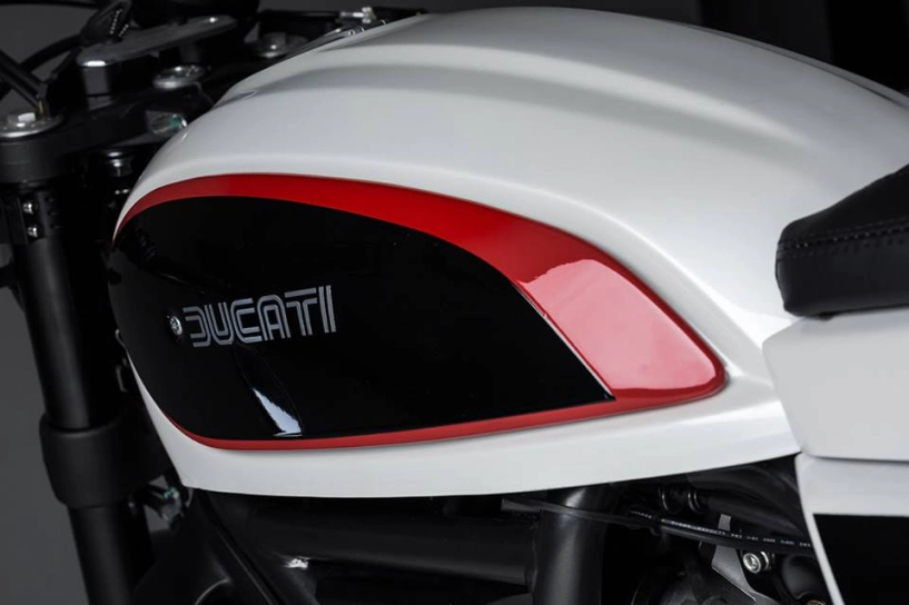 Ducati scrambler đầy cá tính và sexy với phong cách cafe racer - 3