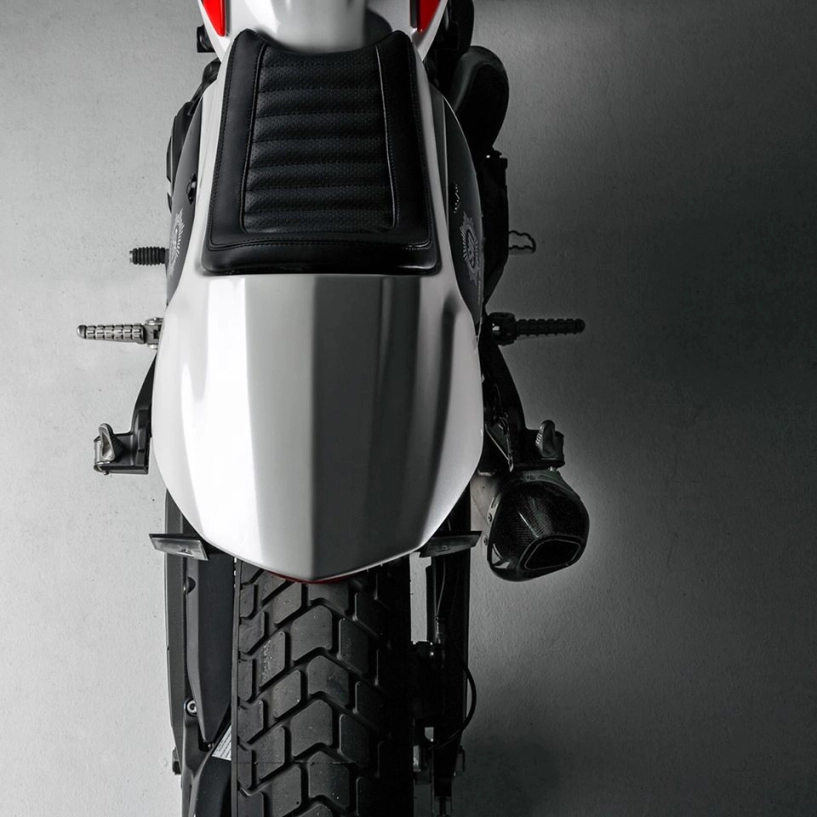 Ducati scrambler đầy cá tính và sexy với phong cách cafe racer - 4