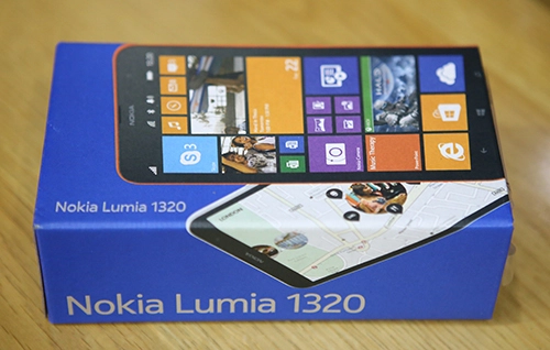 Hình ảnh mở hộp nokia lumia 1320 tại việt nam - 1
