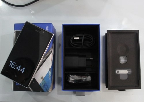 Hình ảnh mở hộp nokia lumia 925 vừa có mặt ở tp hcm - 8