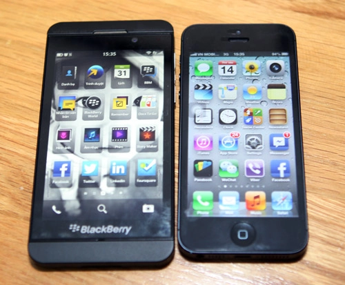 hình ảnh so sánh iphone 5 và blackberry l series - 1