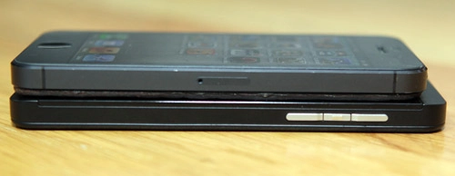 hình ảnh so sánh iphone 5 và blackberry l series - 4