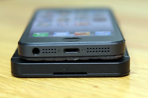 hình ảnh so sánh iphone 5 và blackberry l series - 5