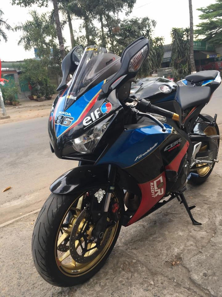 Honda cbr1000rr black edition độ đầy phong cách của biker đồng nai - 3