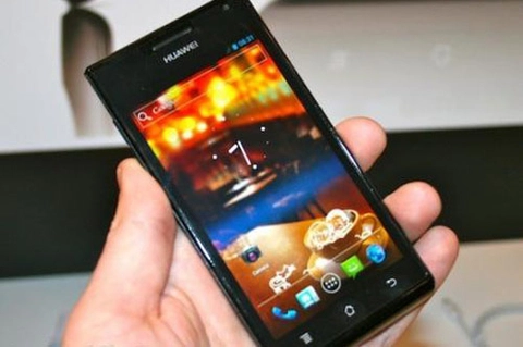 Huawei hé lộ hình ảnh smartphone 4 nhân - 1