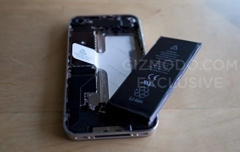 Iphone 4g bị tháo rời linh kiện - 1