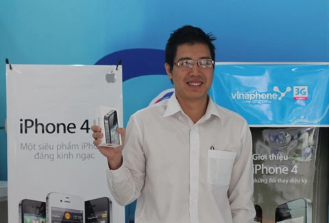 Iphone 4s chính hãng ế ẩm ngày ra mắt - 2