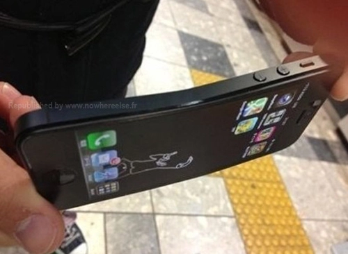 Iphone 5 bị chê vỏ mềm nên dễ cong và gẫy - 3