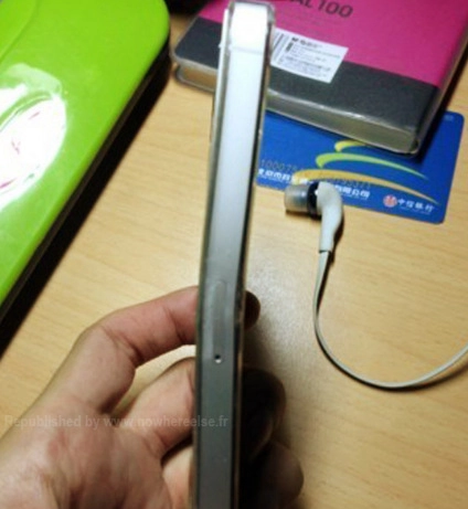 Iphone 5 bị chê vỏ mềm nên dễ cong và gẫy - 6