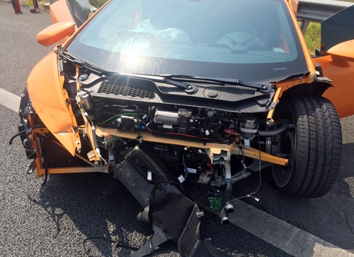 Lamborghini huracan bị tai nạn ở cao tốc long thành quận 9 tp hcm - 4